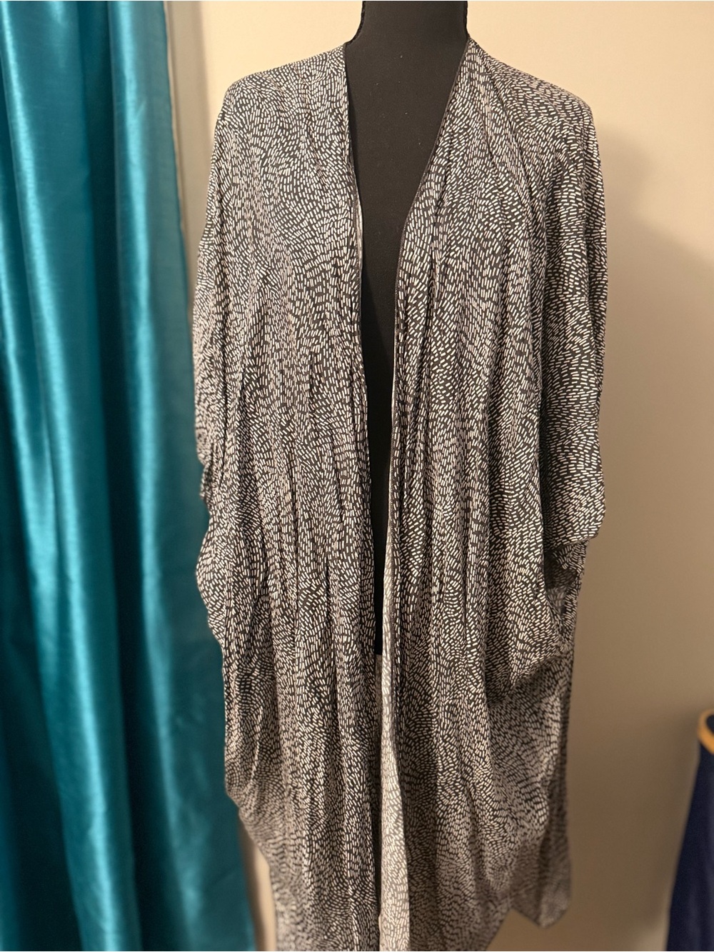 Monochrome Abstract Print Duster